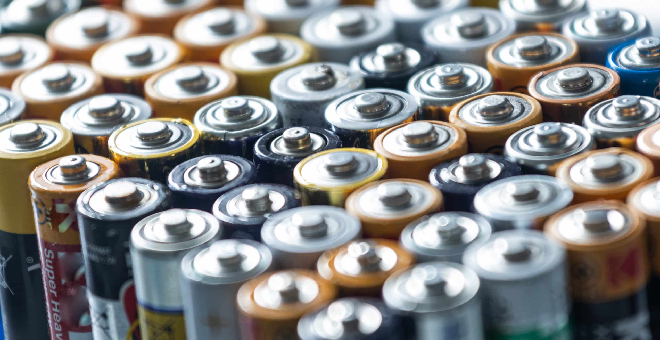 Diverse Batterien nebeneinander